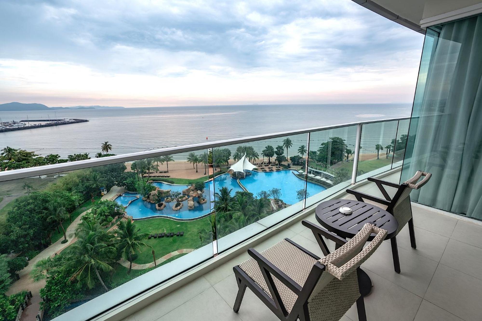 Movenpick Residences Pattaya With Ocean View Na Chom Thian Eksteriør bilde